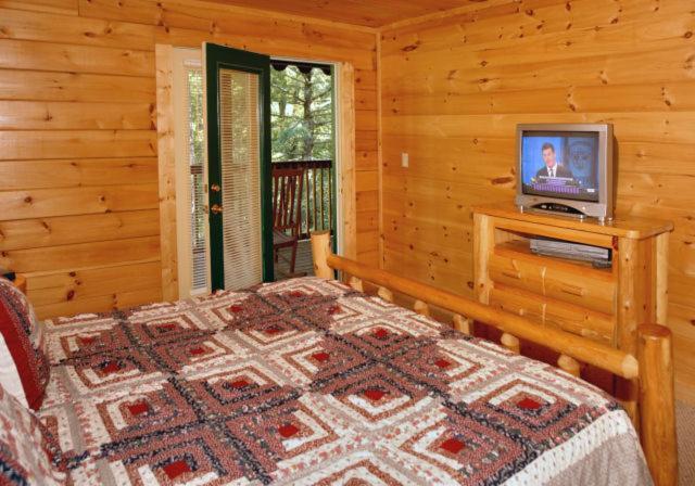 Holiday home Honey Bear Hideaway
