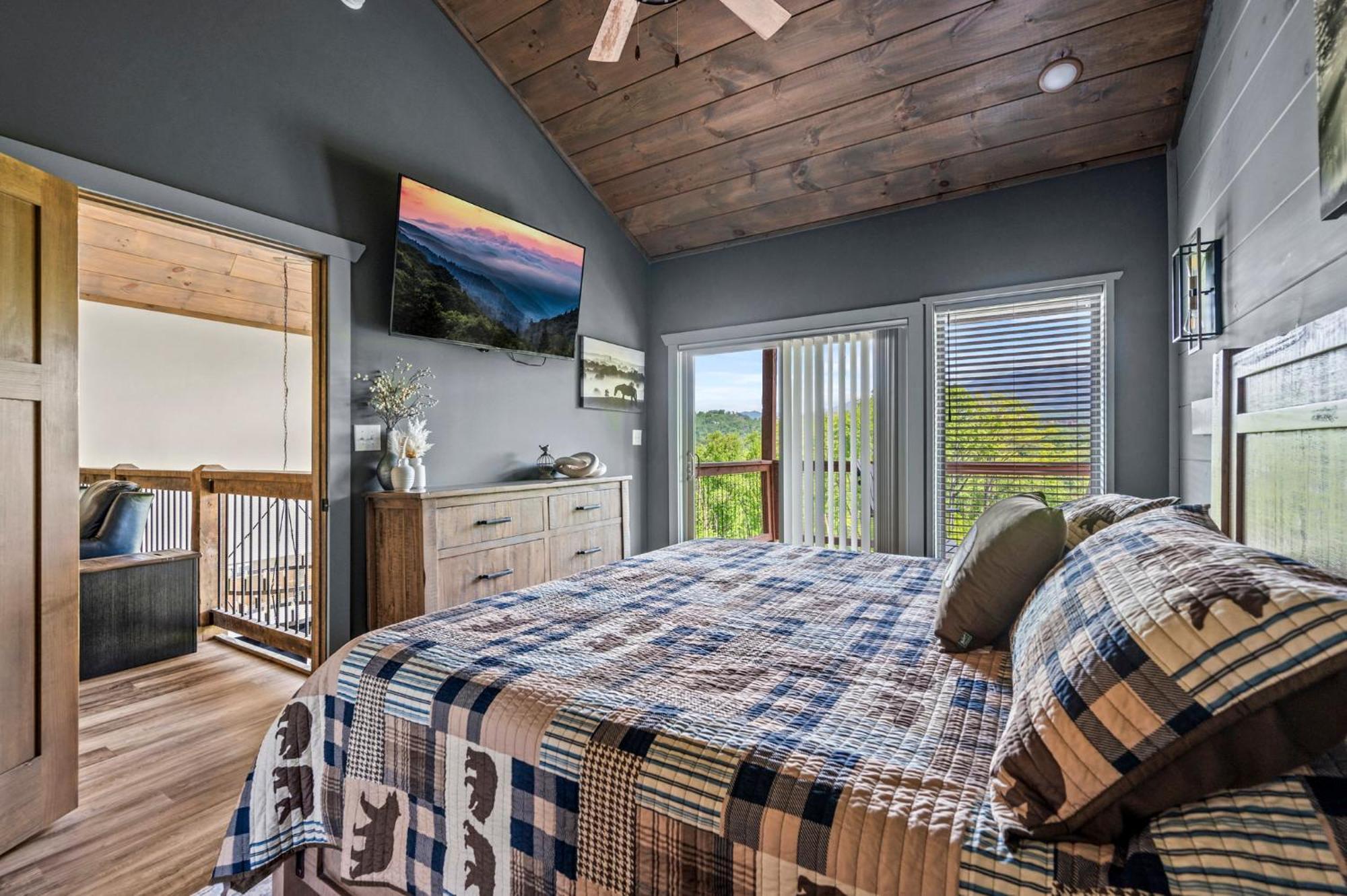 4bdr, Views, Pool, Hot Tub, Location And Fun Holiday home Gatlinburg