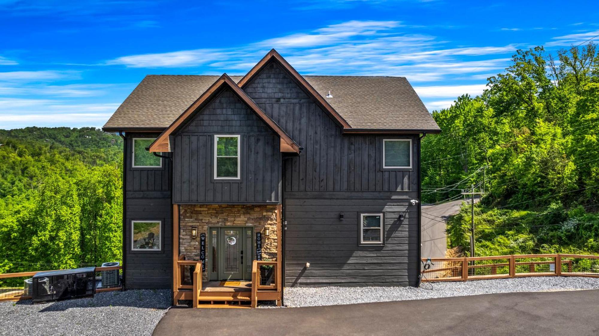 4bdr, Views, Pool, Hot Tub, Location And Fun Gatlinburg
