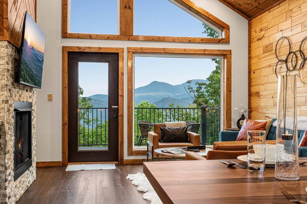 Mountain View Hideaway *