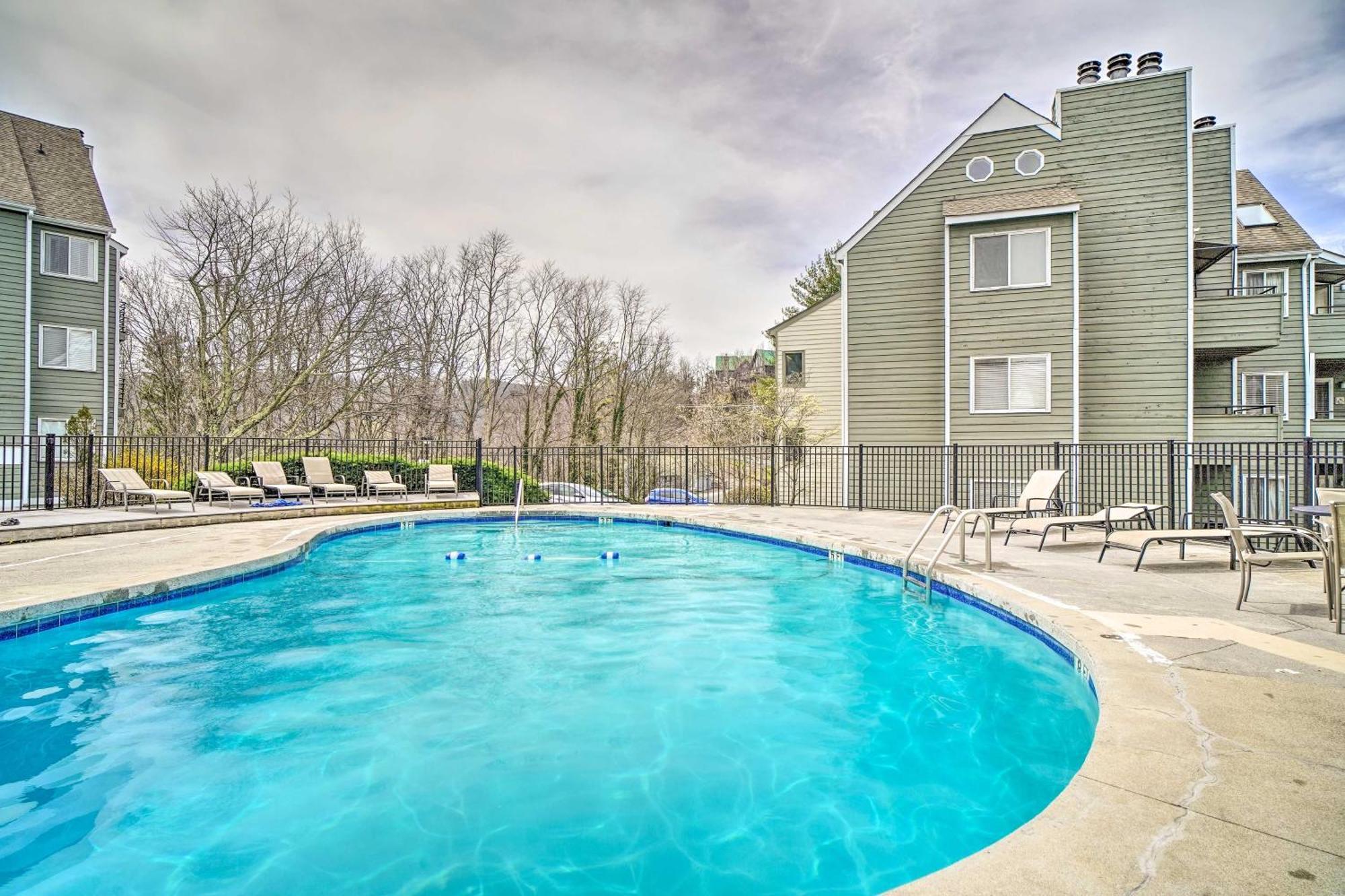 2 Mi To Ober Mountain With Balcony * Gatlinburg
