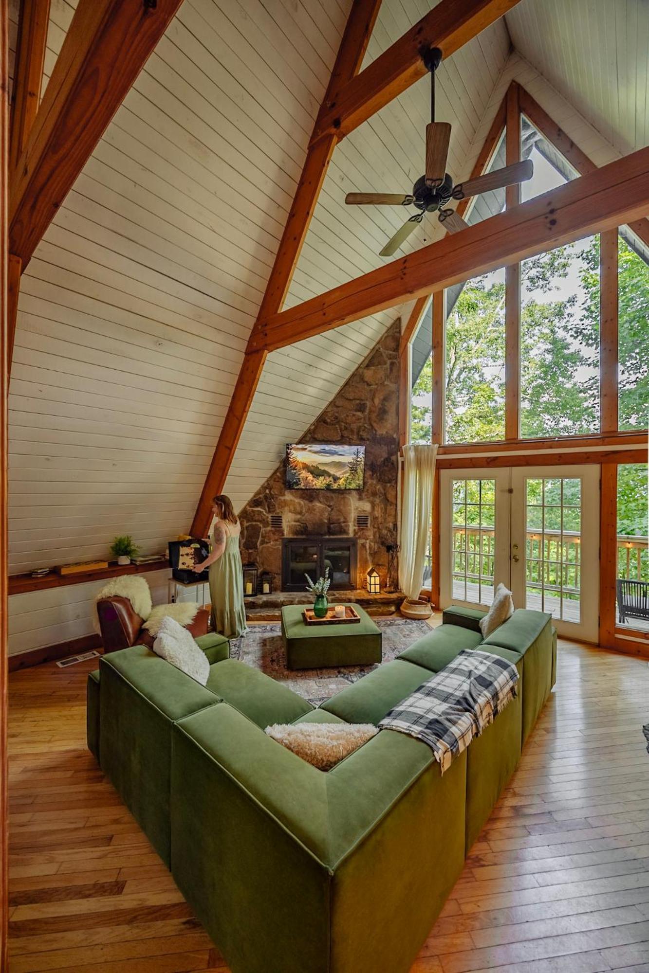 Aframe Dreams! Magazine-featured Cozy Cabin, Stunning Interiors Holiday home *