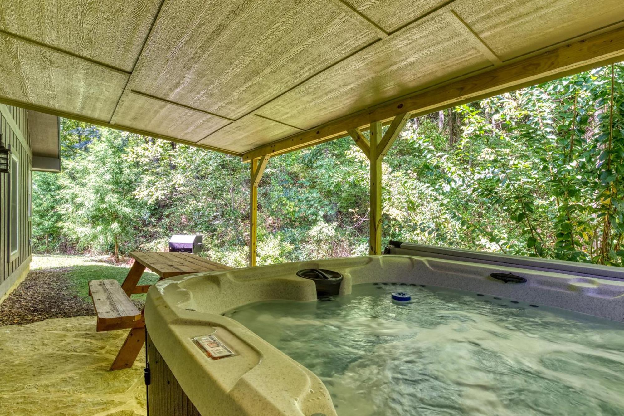 Hidden Creek Cottage! New In *