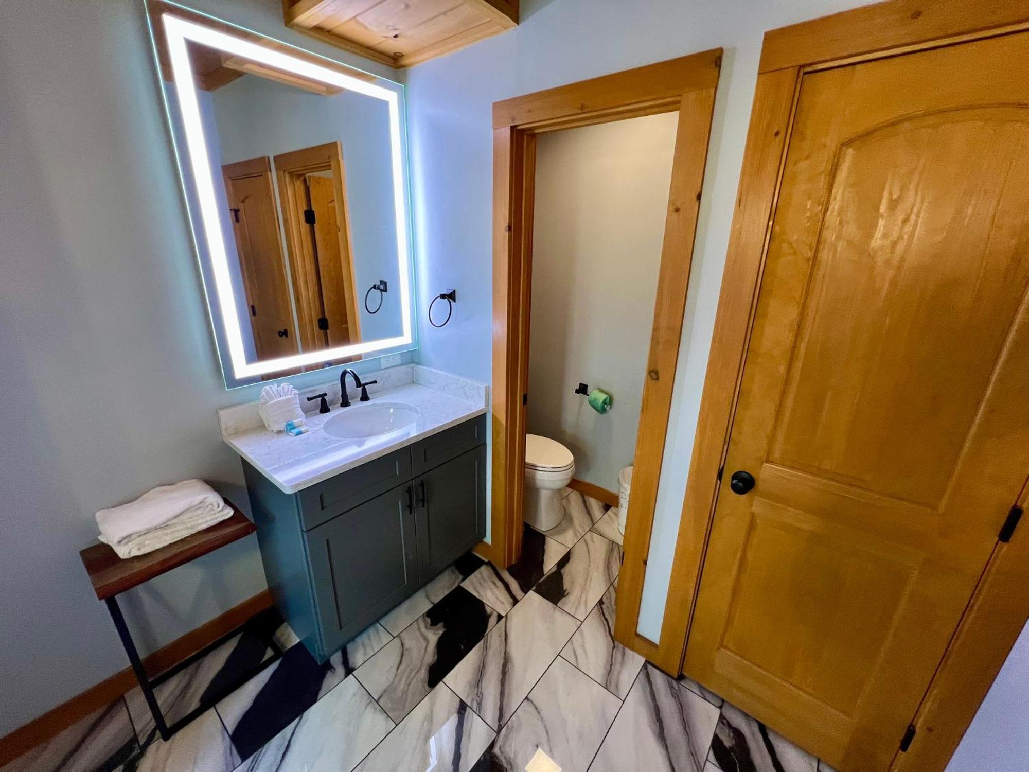 Close Enough To Perfect Luxurious 4 Bedroom With Game & Stunning Views * Gatlinburg