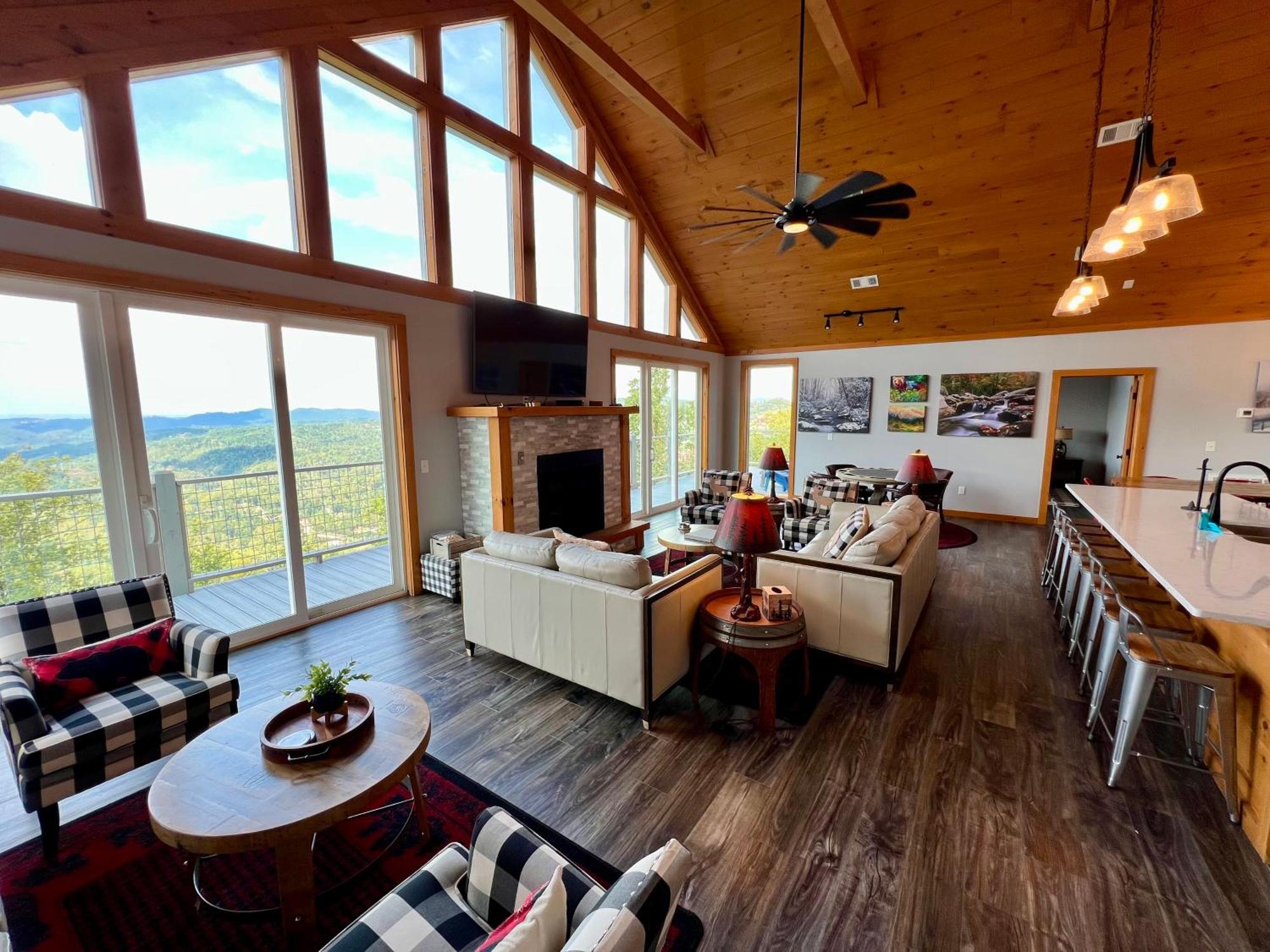 Close Enough To Perfect Luxurious 4 Bedroom With Game & Stunning Views Holiday home *