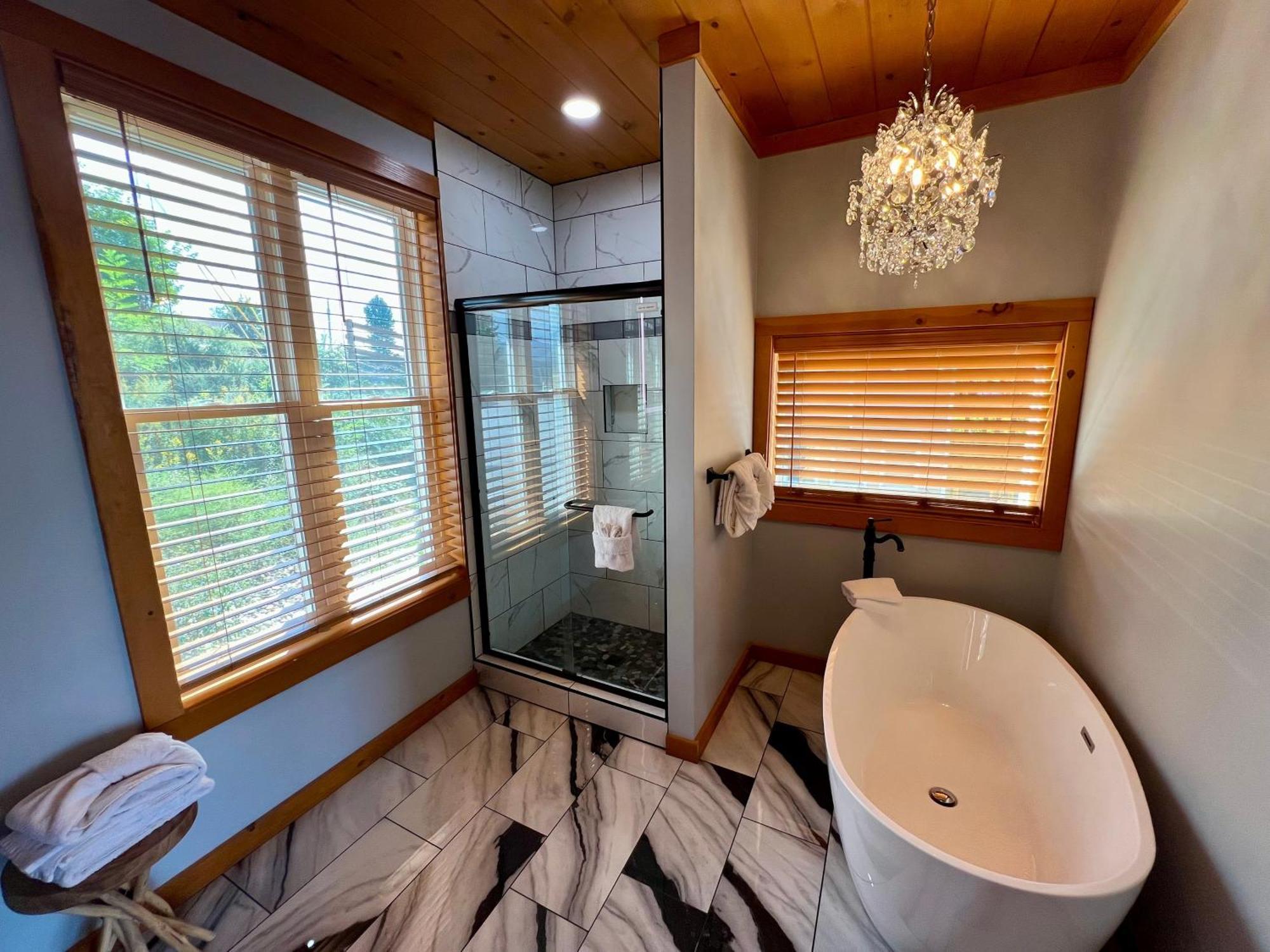 Close Enough To Perfect Luxurious 4 Bedroom With Game & Stunning Views Holiday home