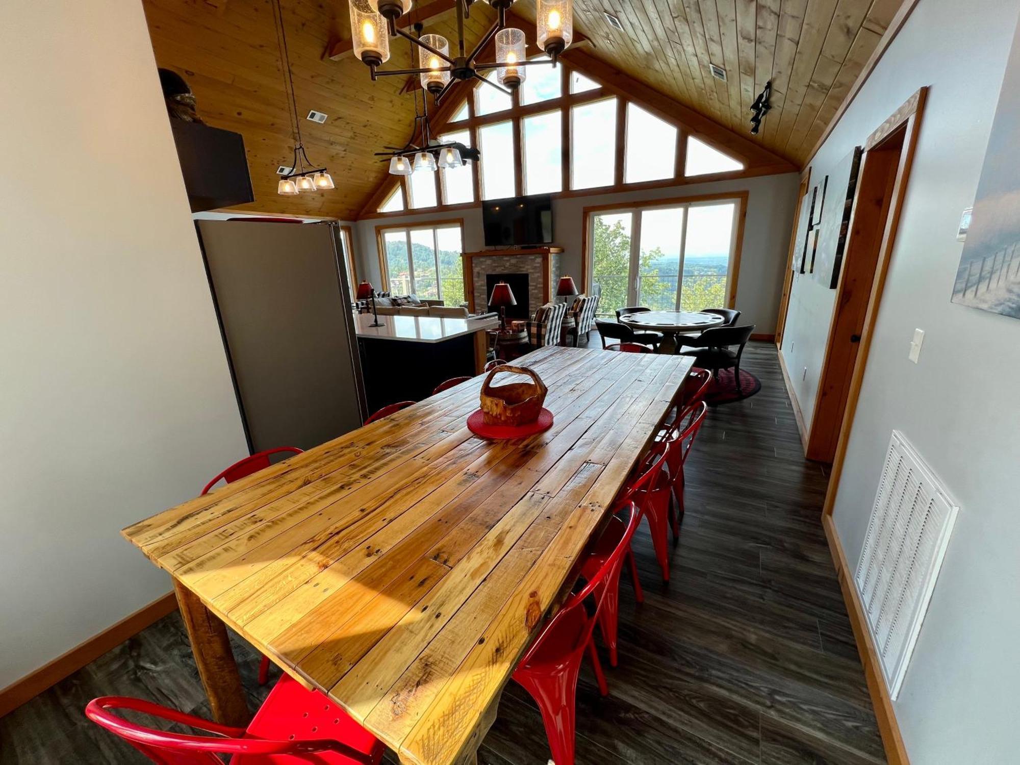 Holiday home Close Enough To Perfect Luxurious 4 Bedroom With Game & Stunning Views *