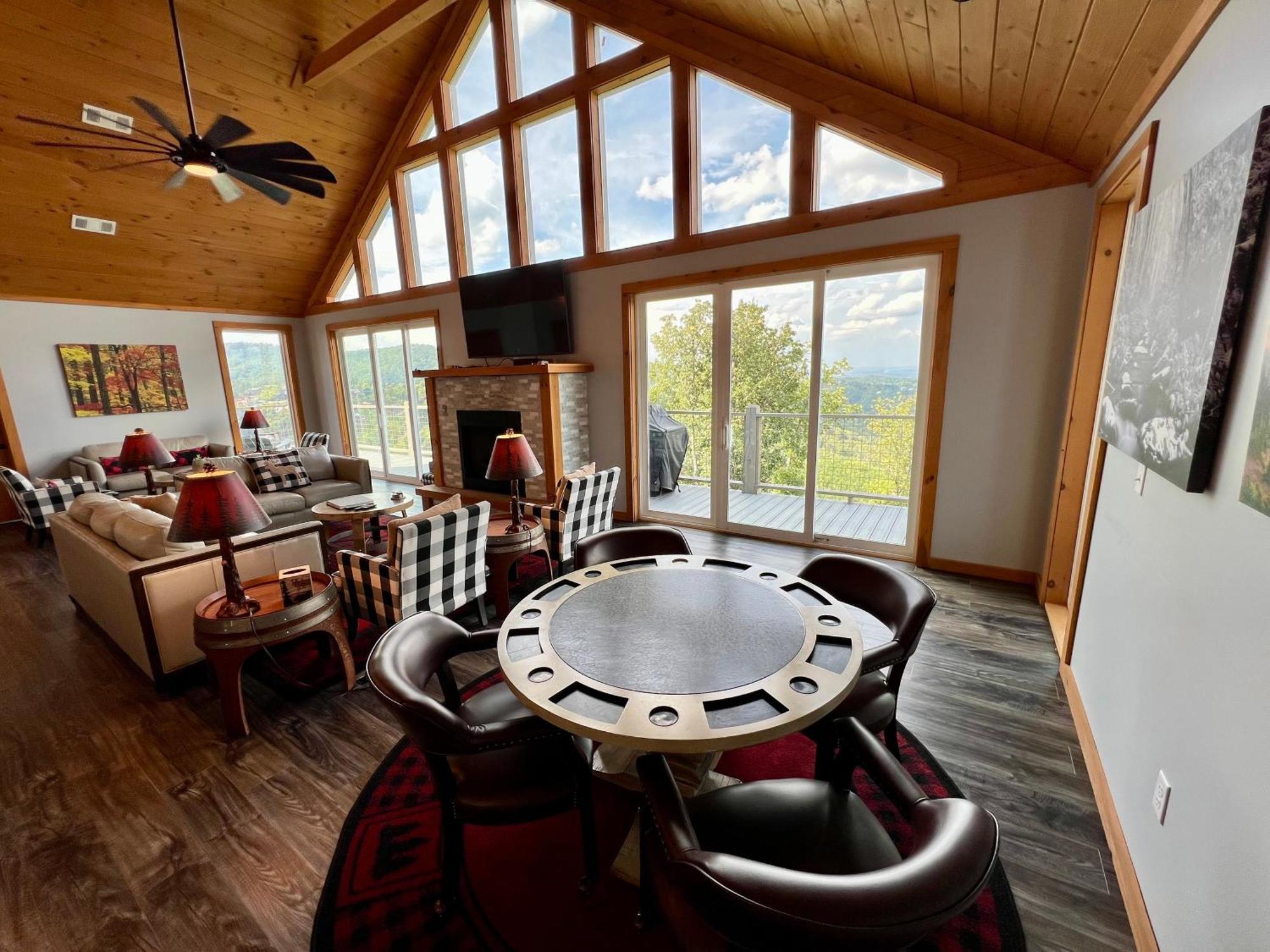 Close Enough To Perfect Luxurious 4 Bedroom With Game & Stunning Views Holiday home