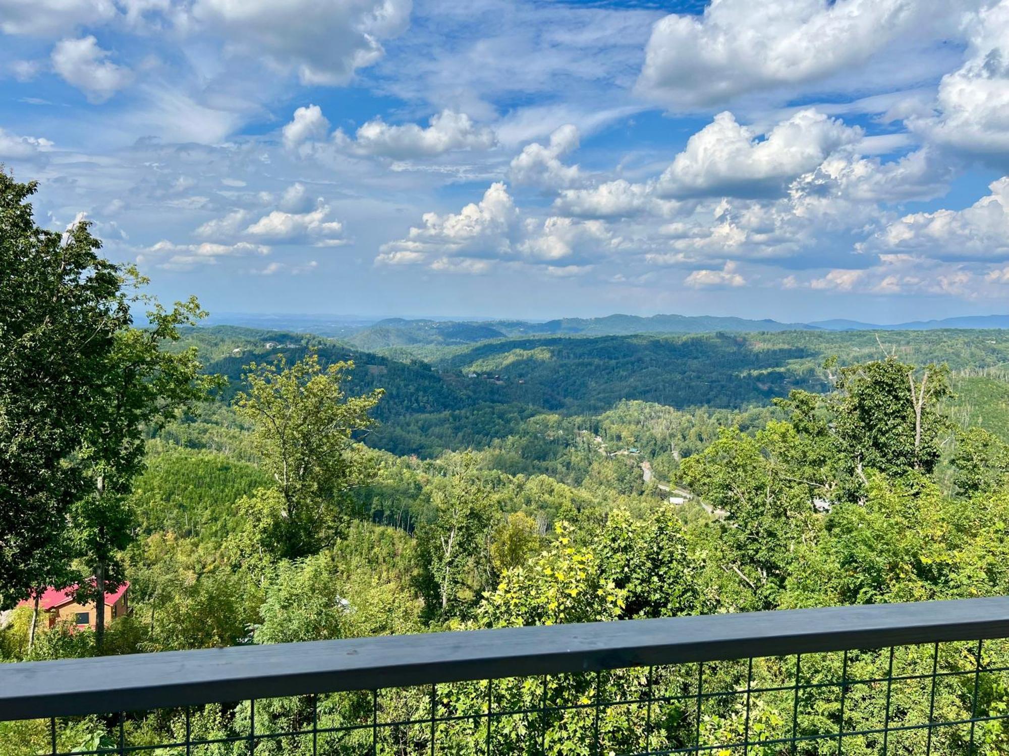 Holiday home Close Enough To Perfect Luxurious 4 Bedroom With Game & Stunning Views *