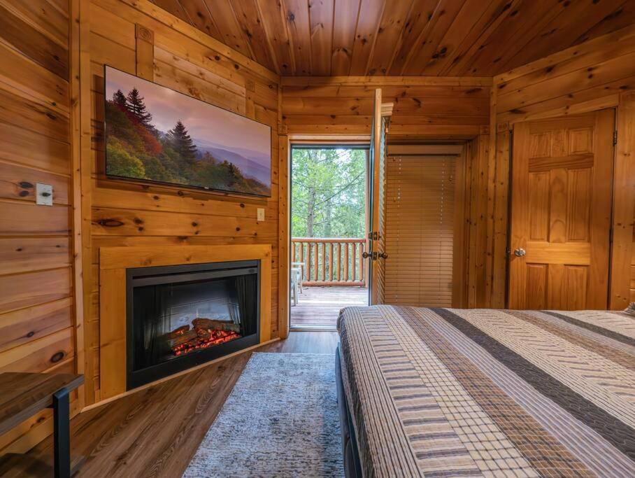 5br Log Cabin, Game Room, Hot Tub, Swimming Pool Holiday home Gatlinburg