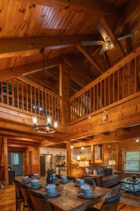 Holiday home 5br Log Cabin, Game Room, Hot Tub, Swimming Pool *
