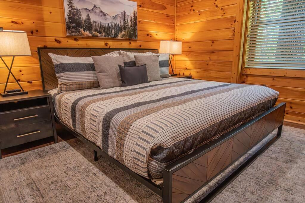Holiday home 5br Log Cabin, Game Room, Hot Tub, Swimming Pool