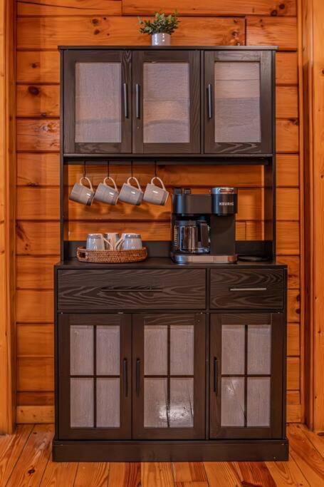 Holiday home 5br Log Cabin, Game Room, Hot Tub, Swimming Pool *