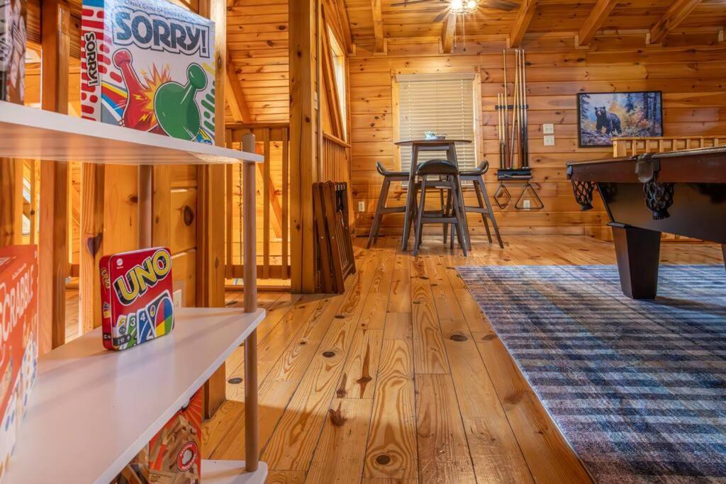 5br Log Cabin, Game Room, Hot Tub, Swimming Pool Holiday home