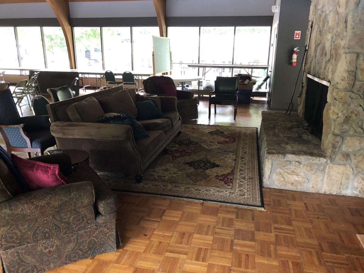 Holiday home Water Edge Glamping Resort- Fishing Pond, Fire Pit, Swimming Pools, Mini Golf Gatlinburg