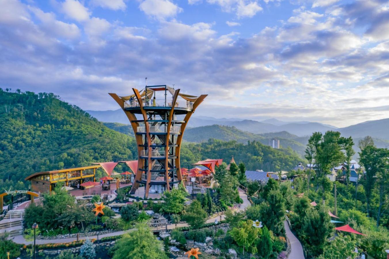 Water Edge Glamping Resort- Fishing Pond, Fire Pit, Swimming Pools, Mini Golf Gatlinburg