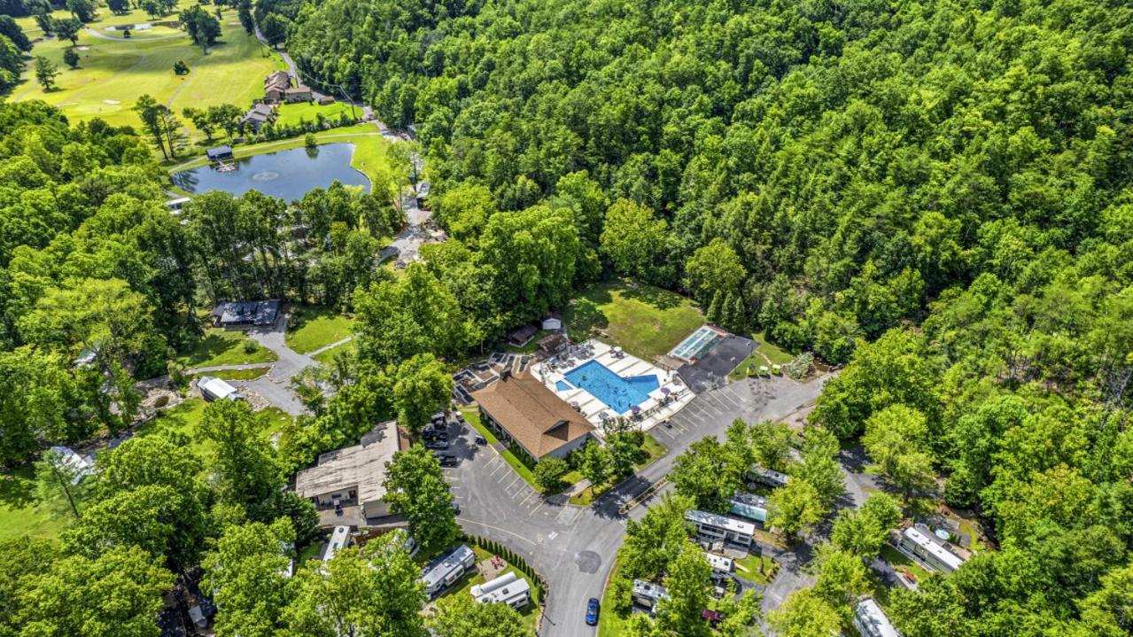 Holiday home Water Edge Glamping Resort- Fishing Pond, Fire Pit, Swimming Pools, Mini Golf *