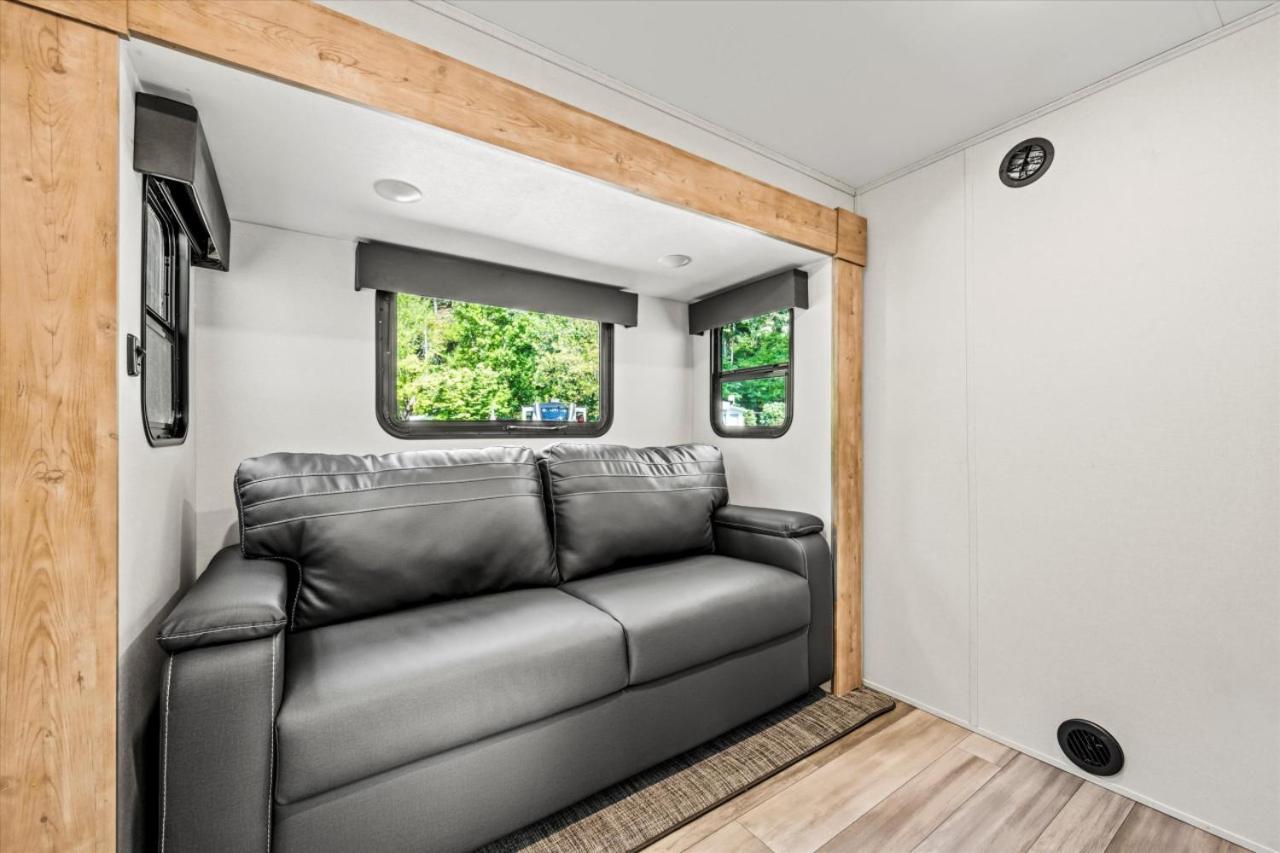 Holiday home Water Edge Glamping Resort- Fishing Pond, Fire Pit, Swimming Pools, Mini Golf Gatlinburg