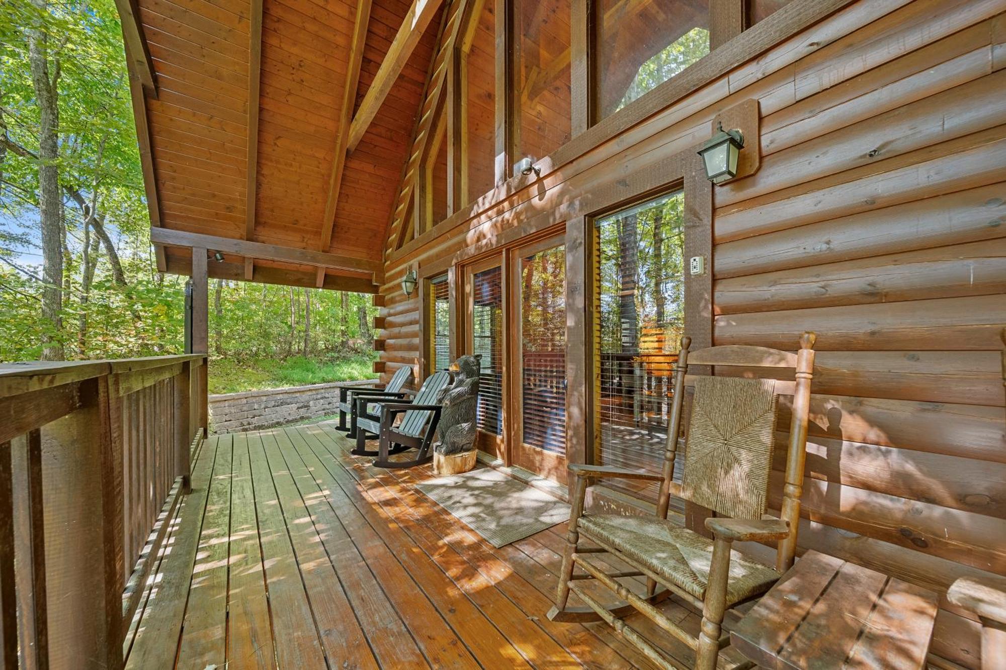 Holiday home Gray Fox Den Theater & Arcade, Hot Tub, Views *