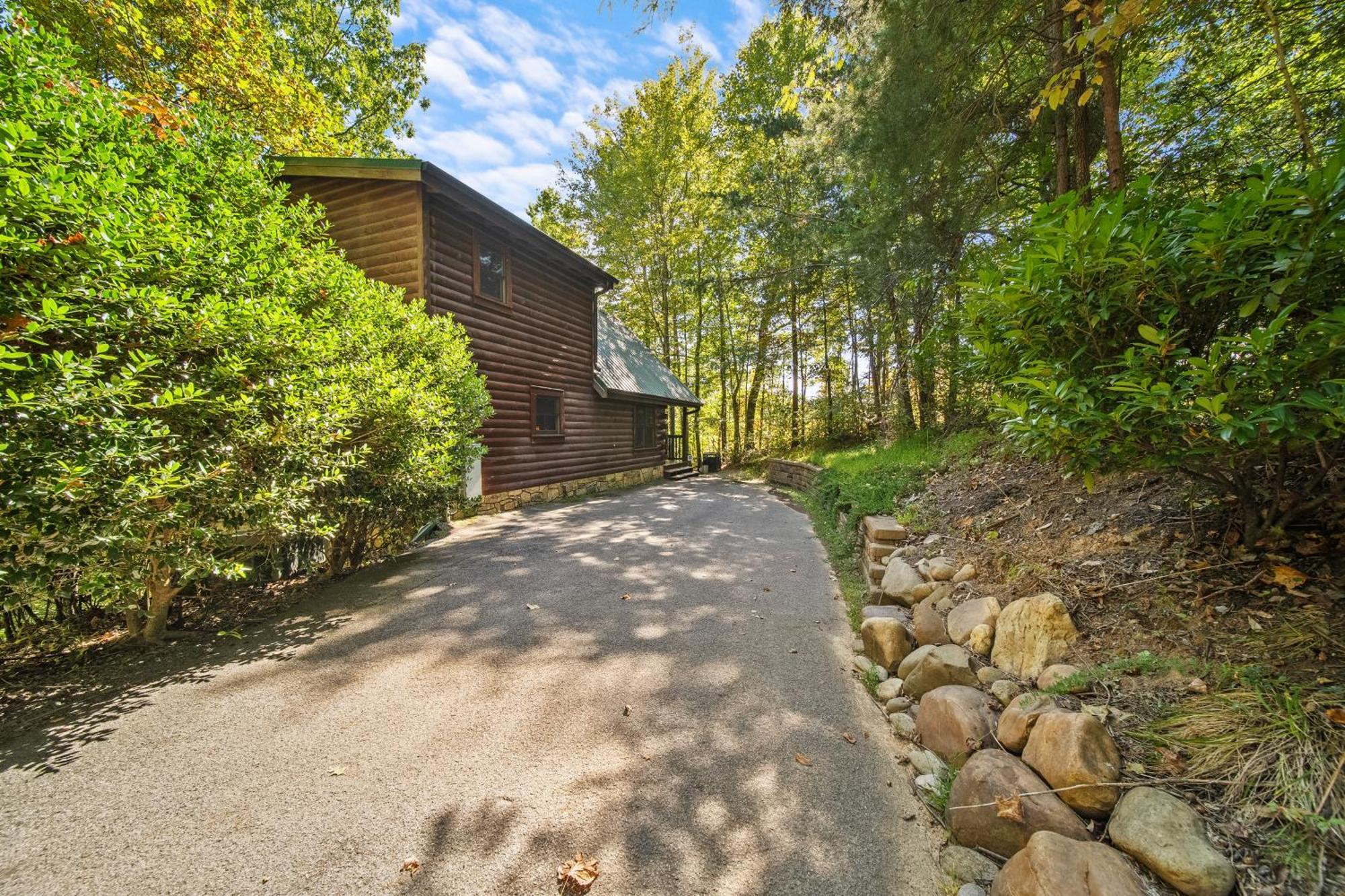 Gray Fox Den Theater & Arcade, Hot Tub, Views Holiday home