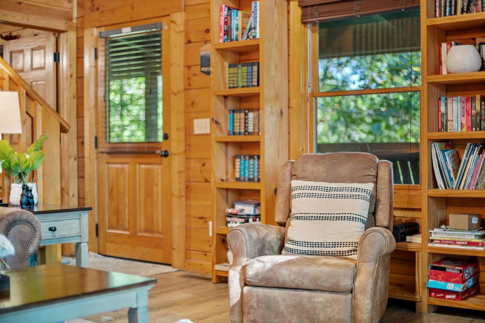 Gray Fox Den Theater & Arcade, Hot Tub, Views Holiday home *