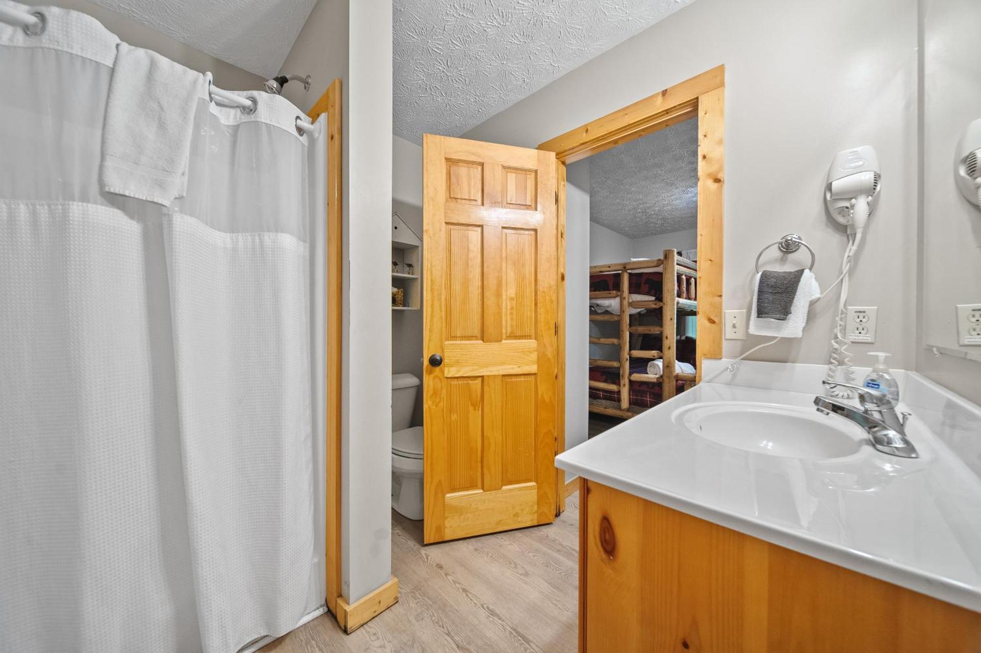 Holiday home Gray Fox Den Theater & Arcade, Hot Tub, Views
