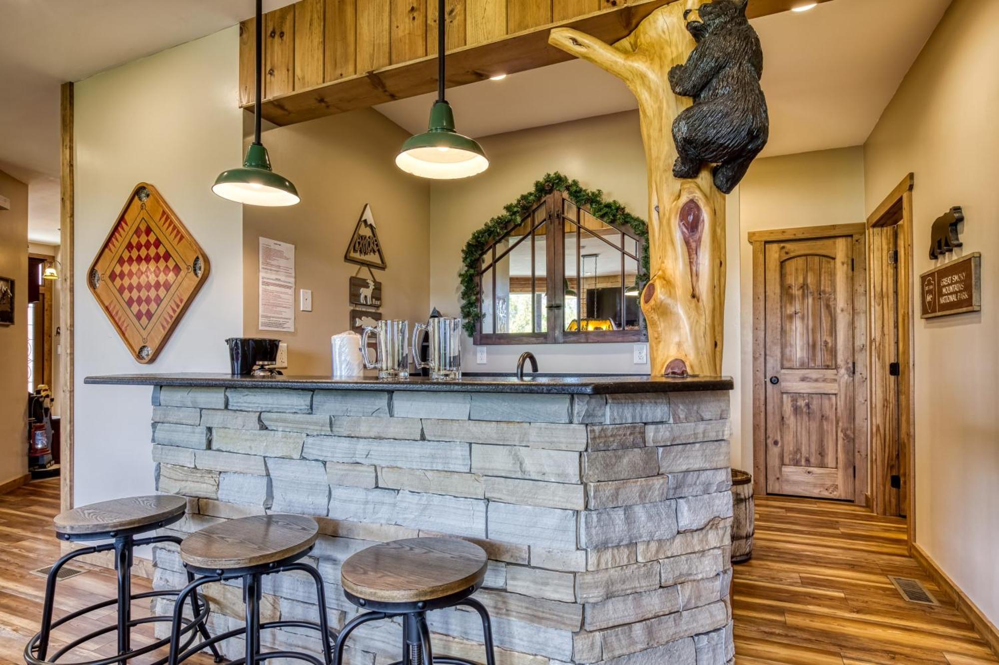 90 Seconds To Downtownmtncity Views5 King Ensuites!hot Tub10 Bedsgas Grillpoolarcade Game Holiday home