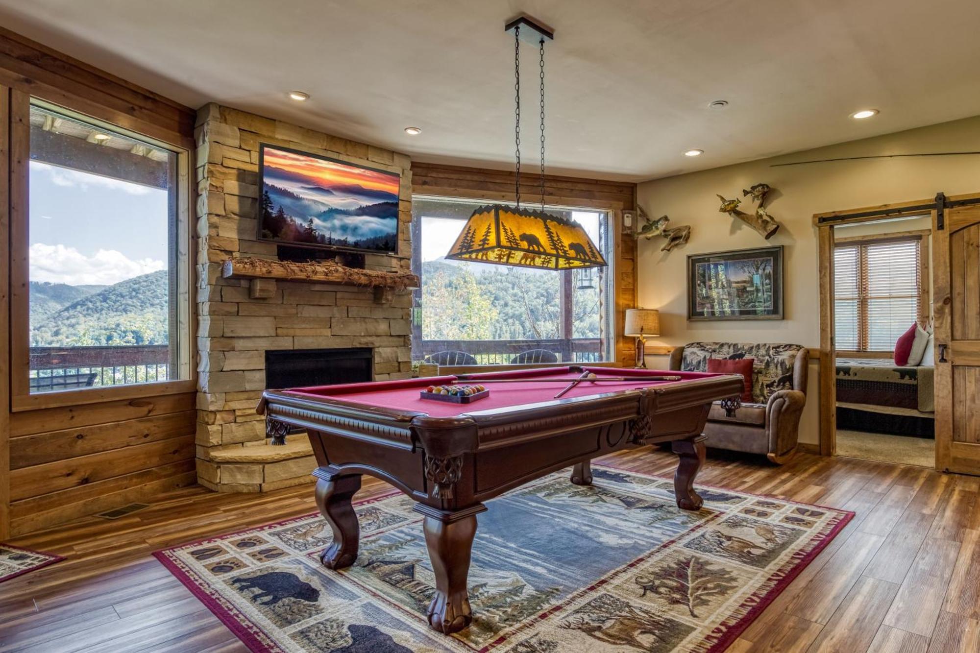 90 Seconds To Downtownmtncity Views5 King Ensuites!hot Tub10 Bedsgas Grillpoolarcade Game *