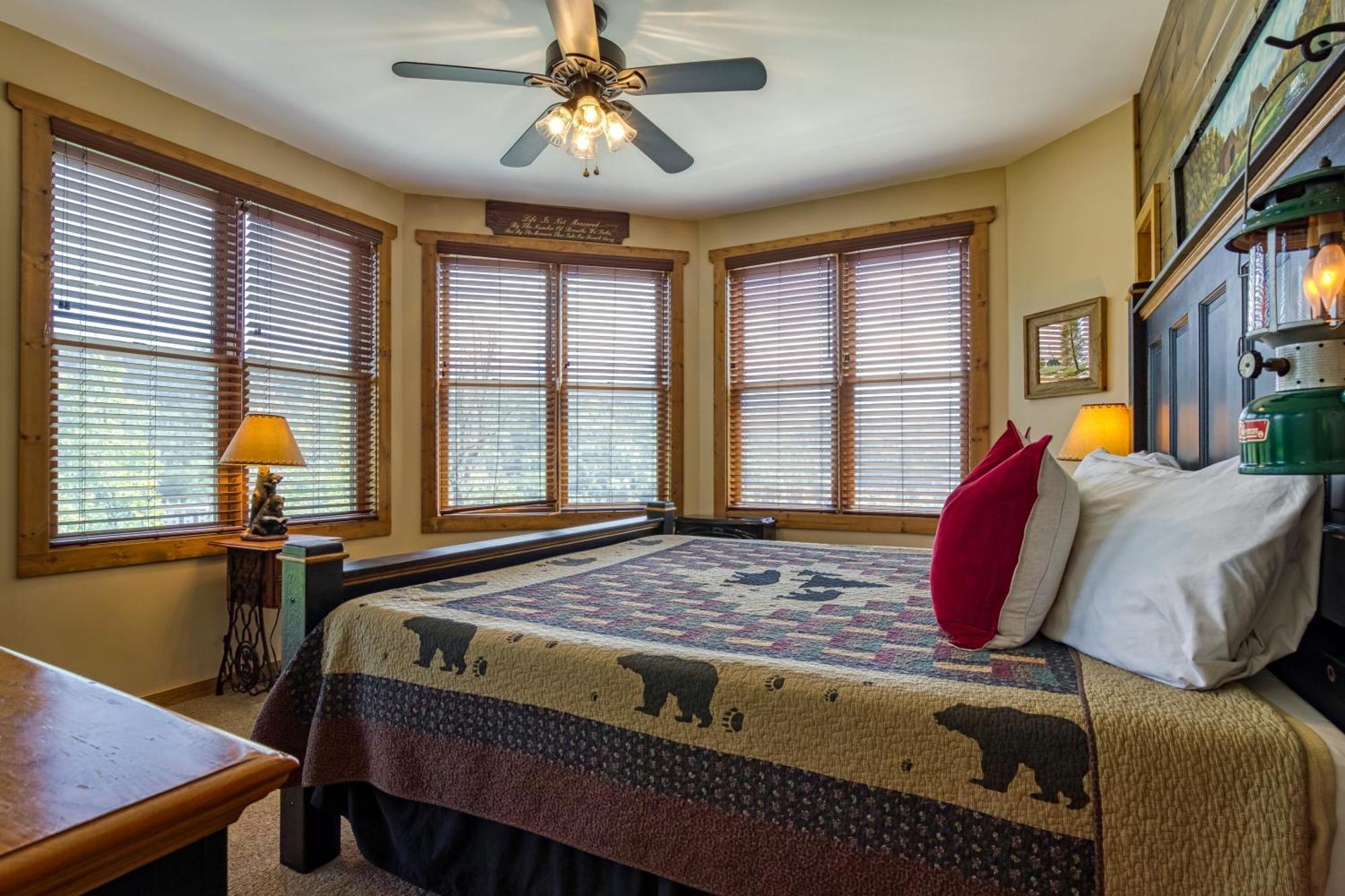 90 Seconds To Downtownmtncity Views5 King Ensuites!hot Tub10 Bedsgas Grillpoolarcade Game Gatlinburg