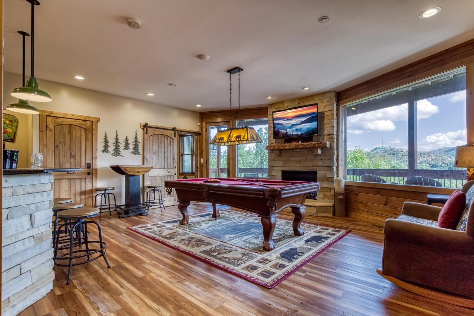 90 Seconds To Downtownmtncity Views5 King Ensuites!hot Tub10 Bedsgas Grillpoolarcade Game Holiday home *