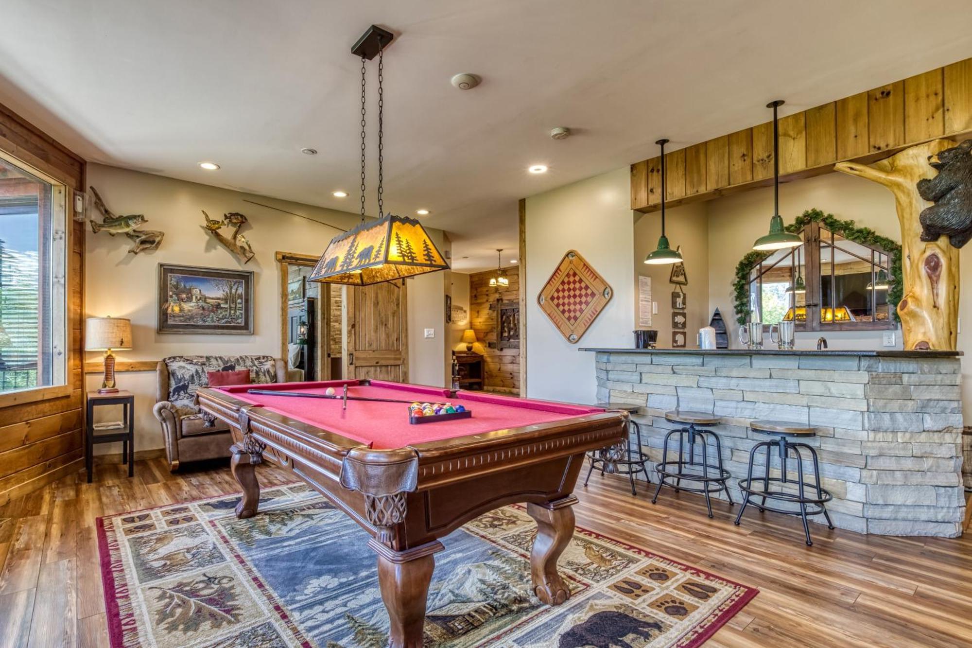 90 Seconds To Downtownmtncity Views5 King Ensuites!hot Tub10 Bedsgas Grillpoolarcade Game *