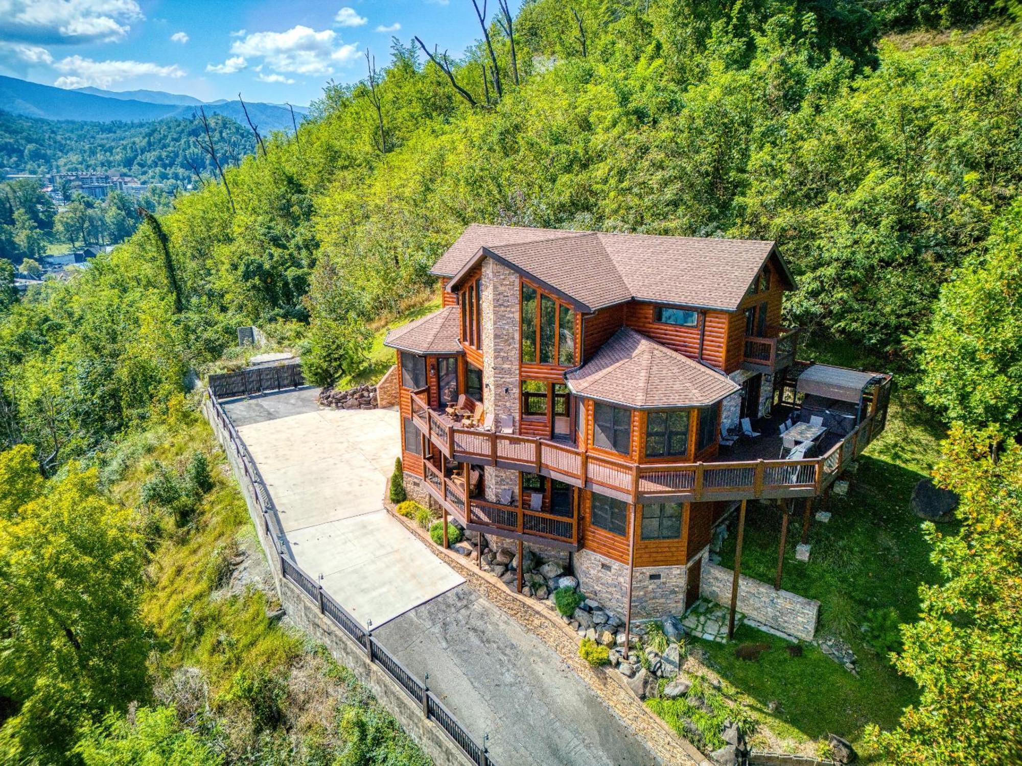 90 Seconds To Downtownmtncity Views5 King Ensuites!hot Tub10 Bedsgas Grillpoolarcade Game Holiday home
