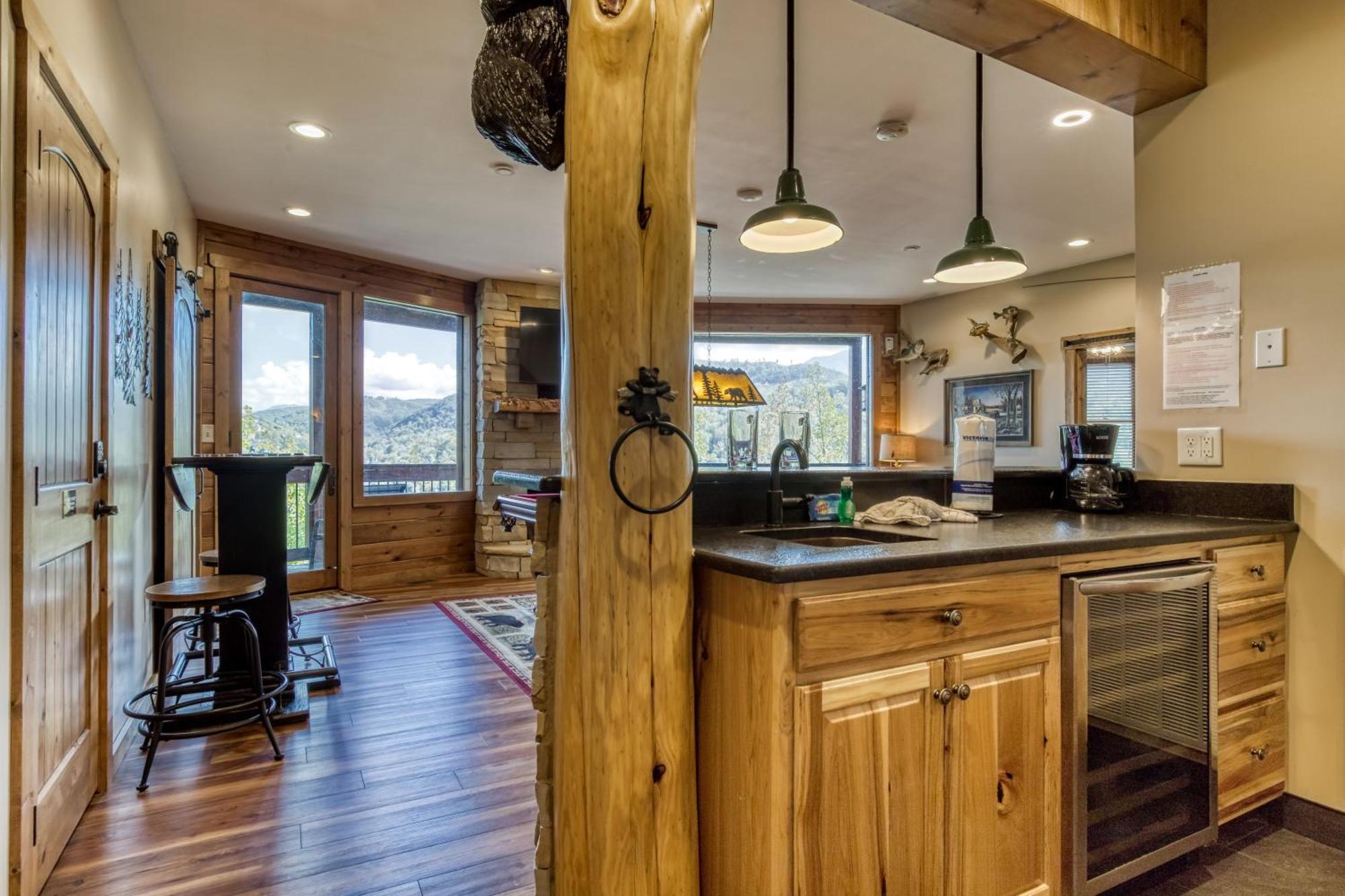 90 Seconds To Downtownmtncity Views5 King Ensuites!hot Tub10 Bedsgas Grillpoolarcade Game Holiday home Gatlinburg
