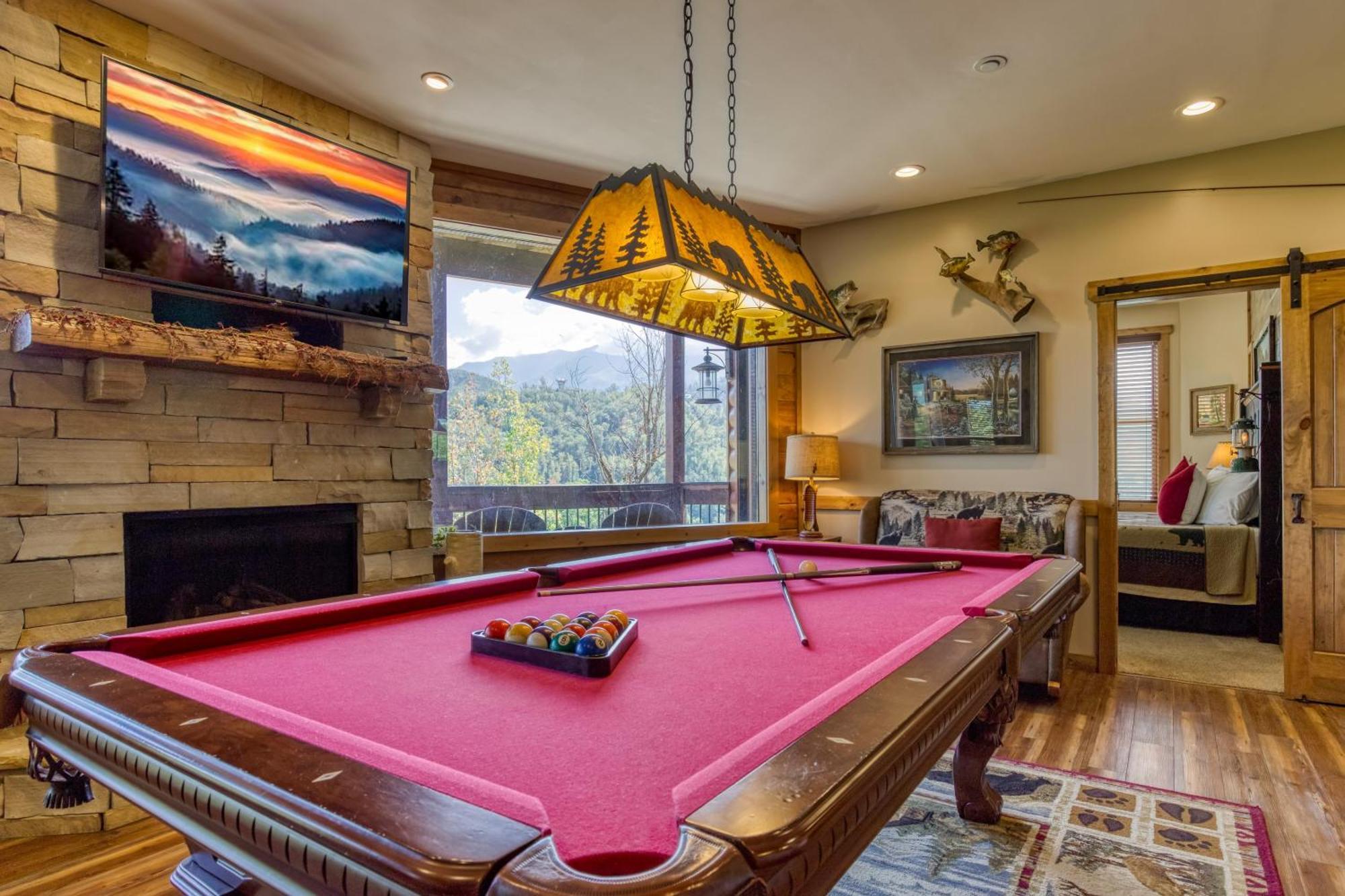Holiday home 90 Seconds To Downtownmtncity Views5 King Ensuites!hot Tub10 Bedsgas Grillpoolarcade Game Gatlinburg