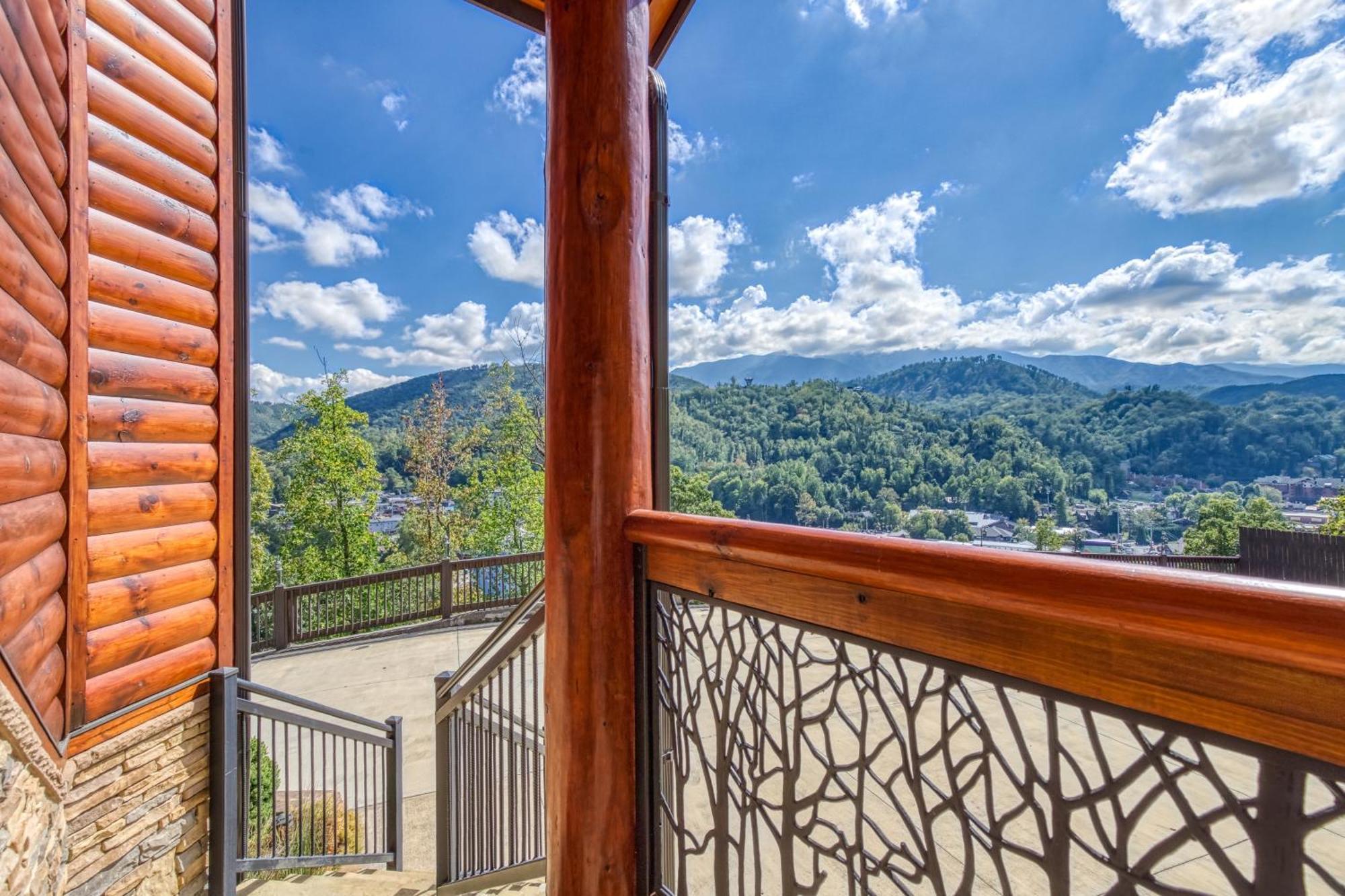 90 Seconds To Downtownmtncity Views5 King Ensuites!hot Tub10 Bedsgas Grillpoolarcade Game