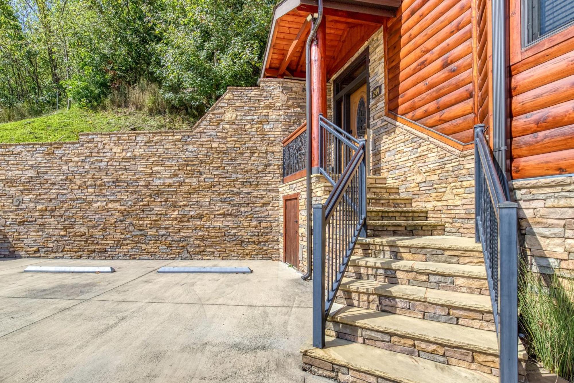 90 Seconds To Downtownmtncity Views5 King Ensuites!hot Tub10 Bedsgas Grillpoolarcade Game Gatlinburg