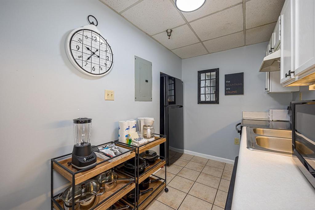 Holiday home Bearfoot Condo, Free Parking, & Only A 12 Mile From Ripley's Aquarium