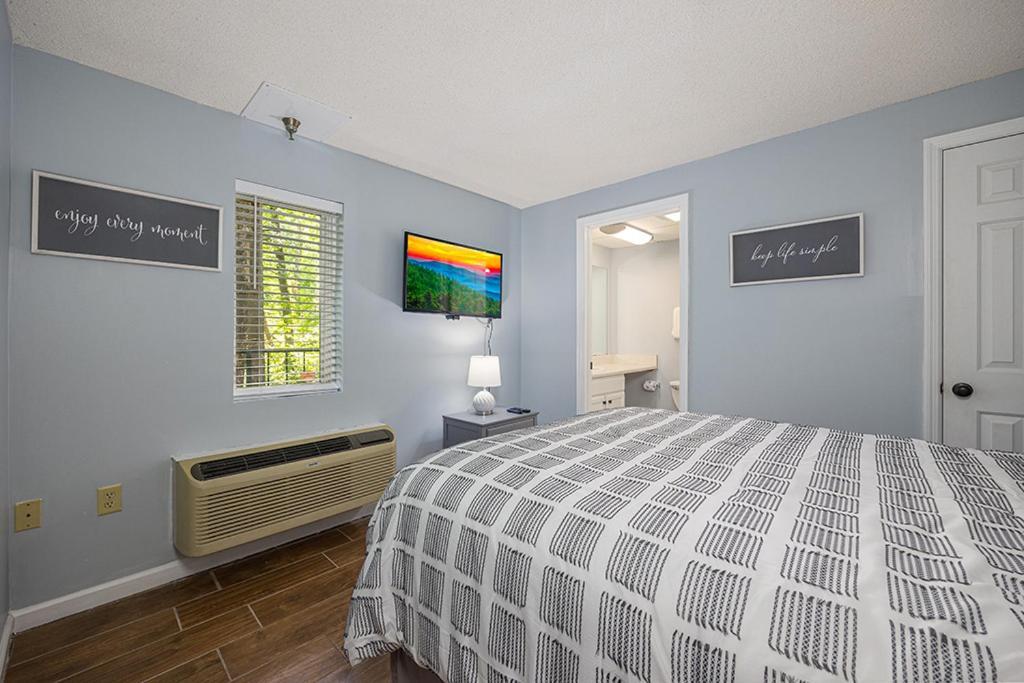 Holiday home Bearfoot Condo, Free Parking, & Only A 12 Mile From Ripley's Aquarium Gatlinburg