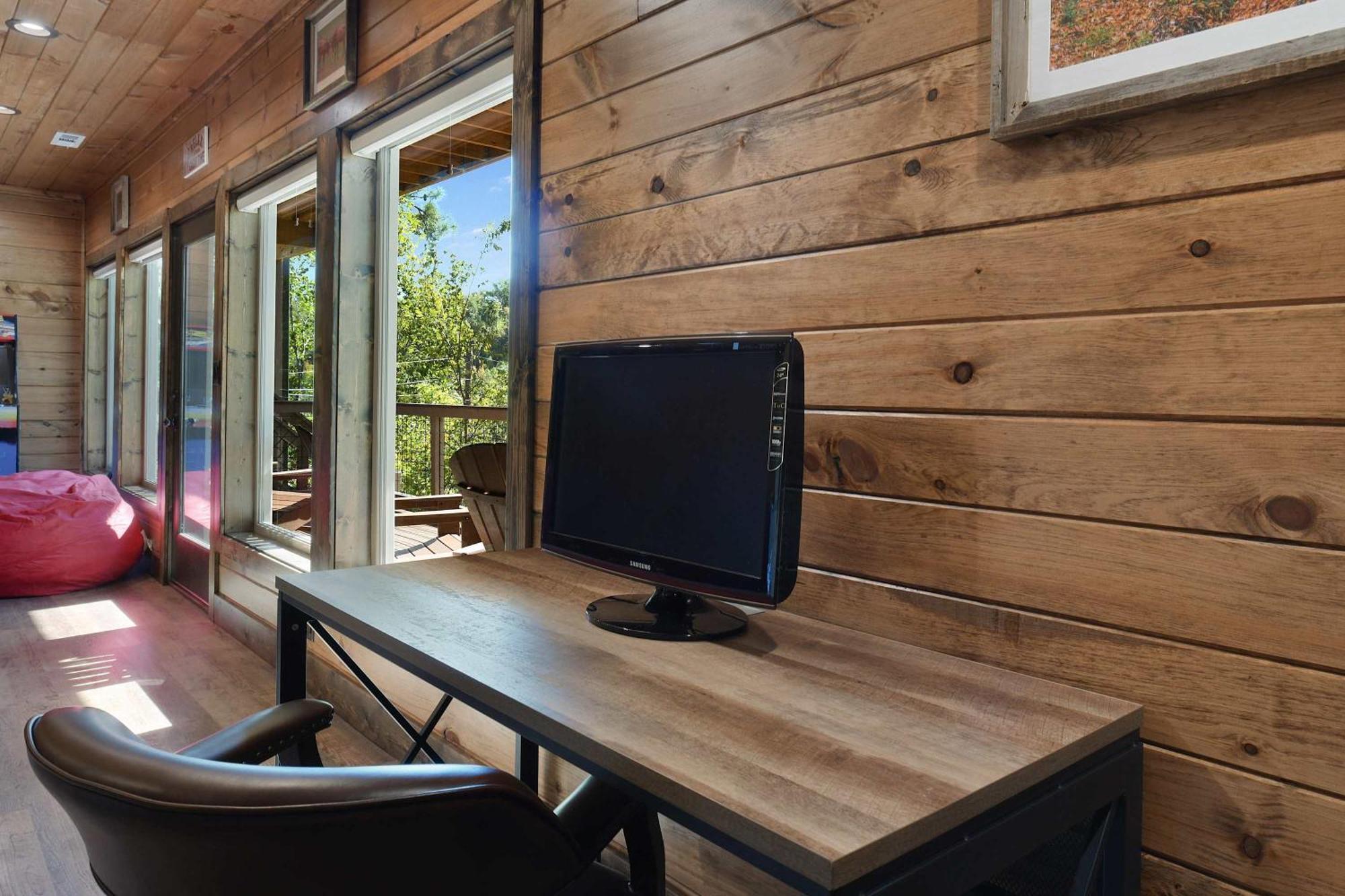 New Luxury - - Mountain View! * Gatlinburg