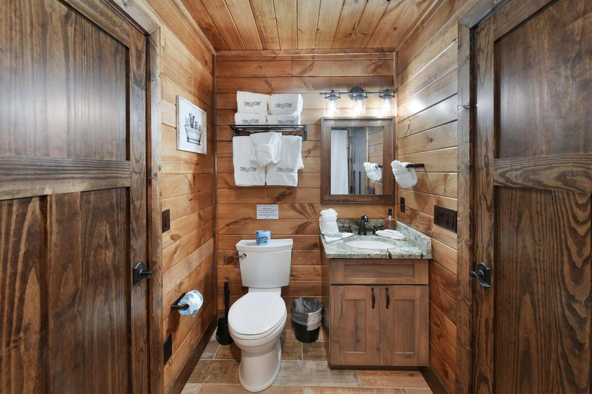 New Luxury - - Mountain View! * Gatlinburg