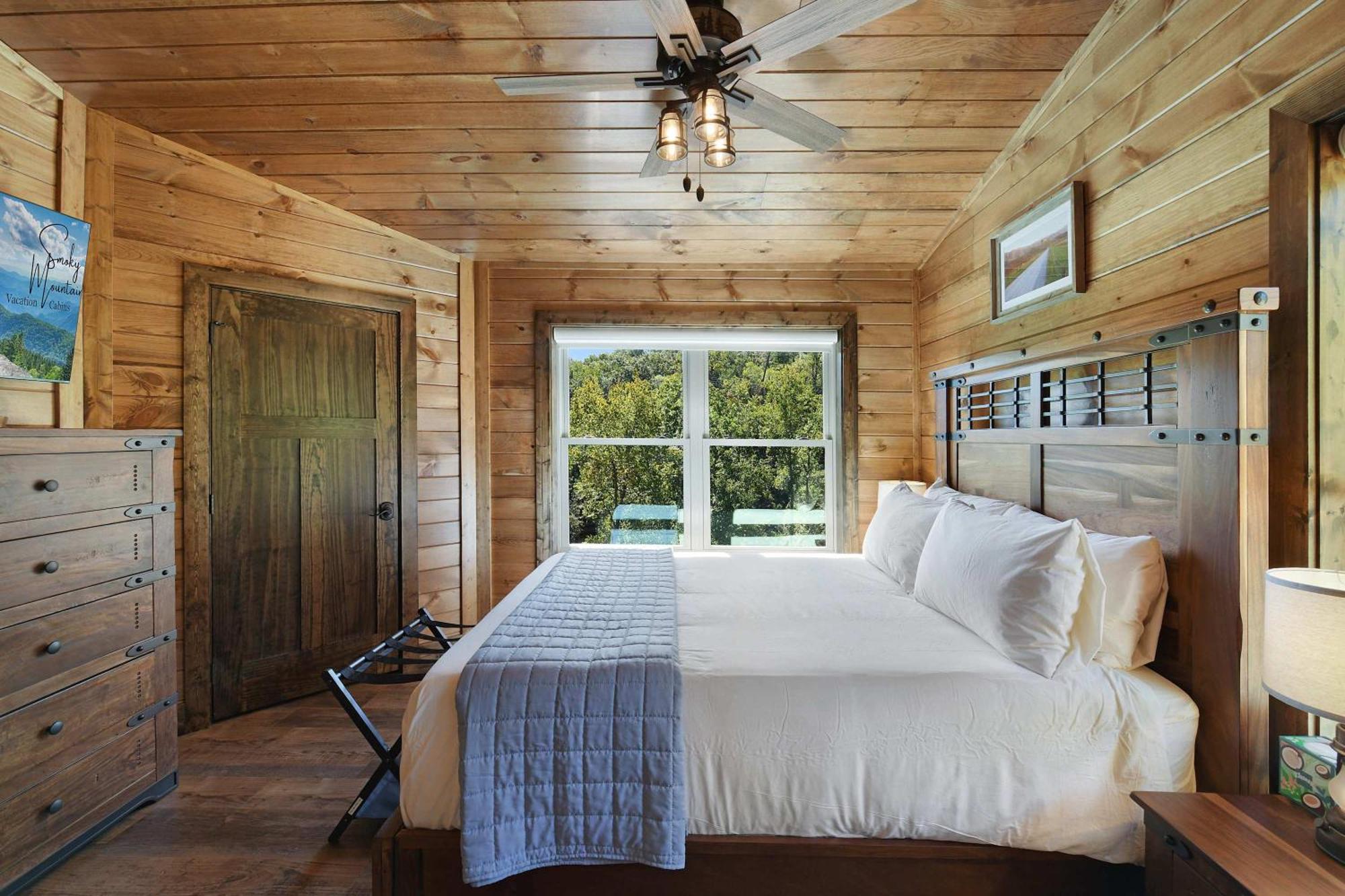 New Luxury - - Mountain View! Holiday home