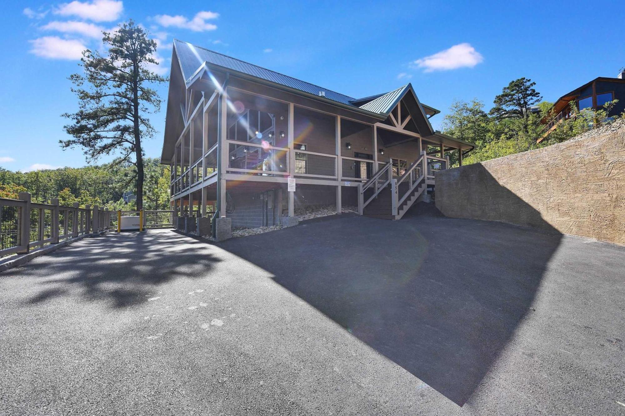 New Luxury - - Mountain View! Holiday home Gatlinburg