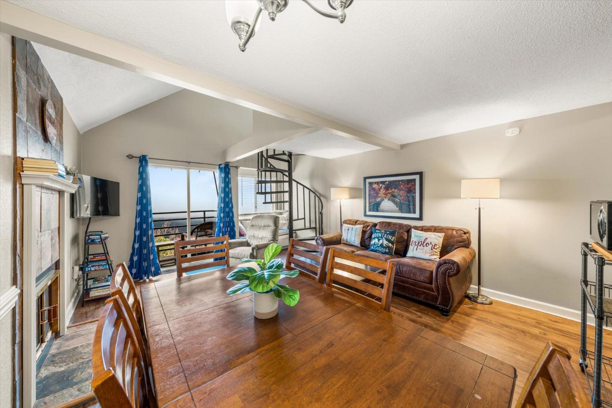 Ridgeline Mountain View Apartment *