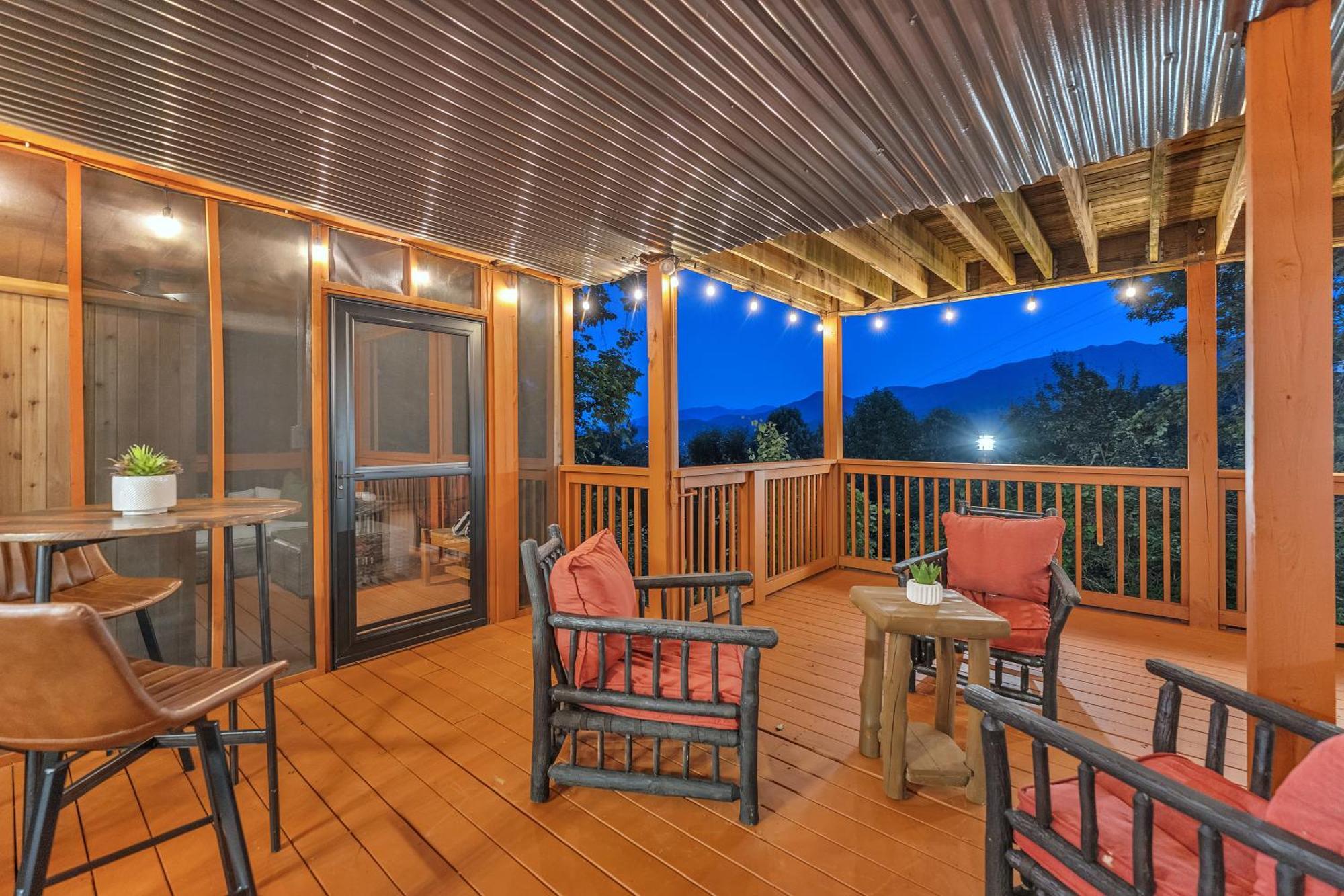 Chalet Family With Sauna, Hottub, Heavenly Views! Mins To Downtown! *
