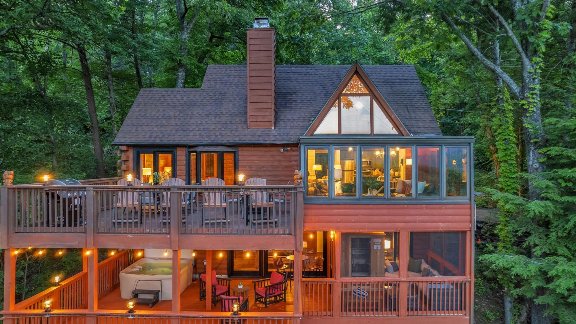 Chalet Family With Sauna, Hottub, Heavenly Views! Mins To Downtown!