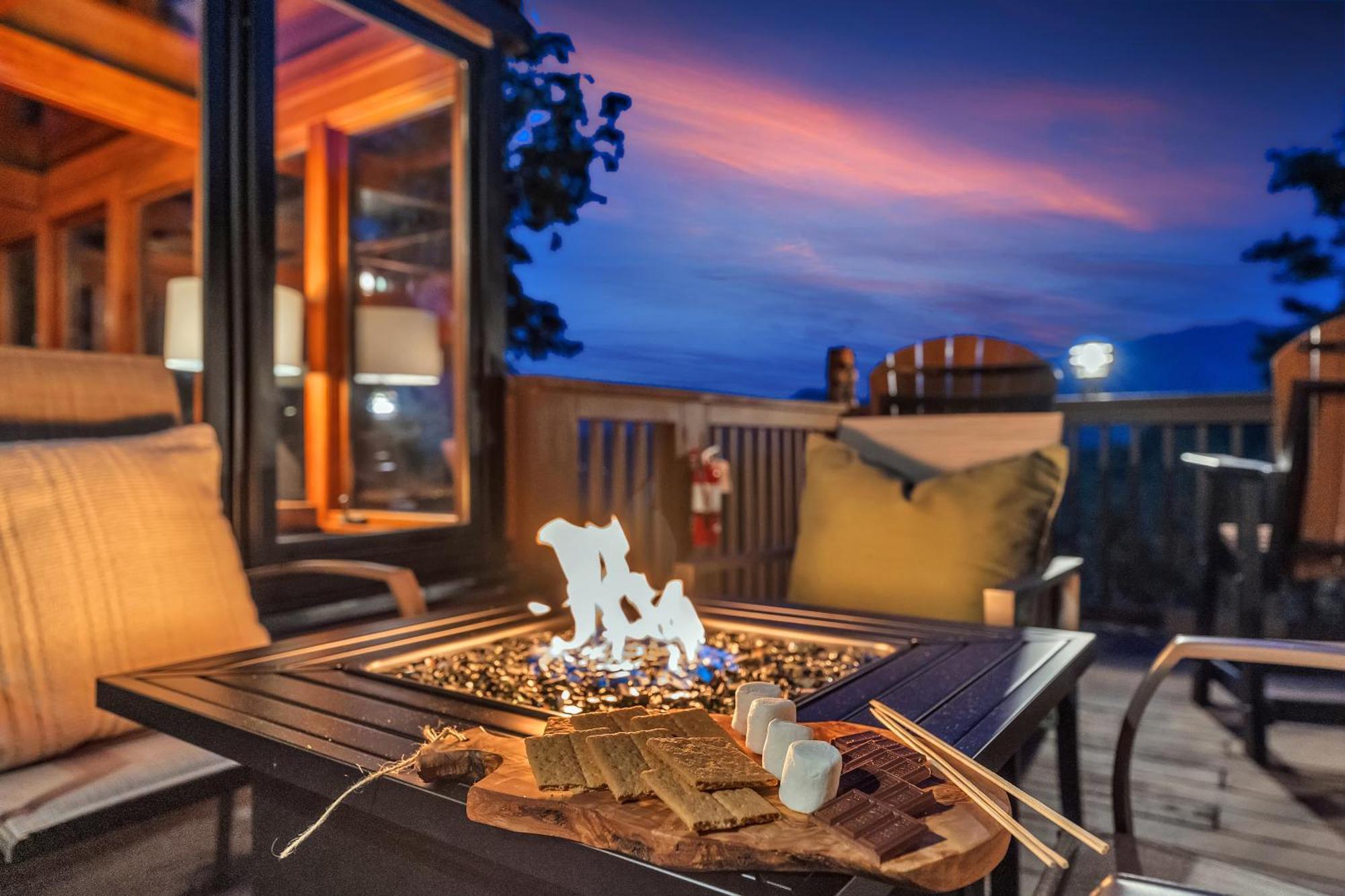 Family With Sauna, Hottub, Heavenly Views! Mins To Downtown! *