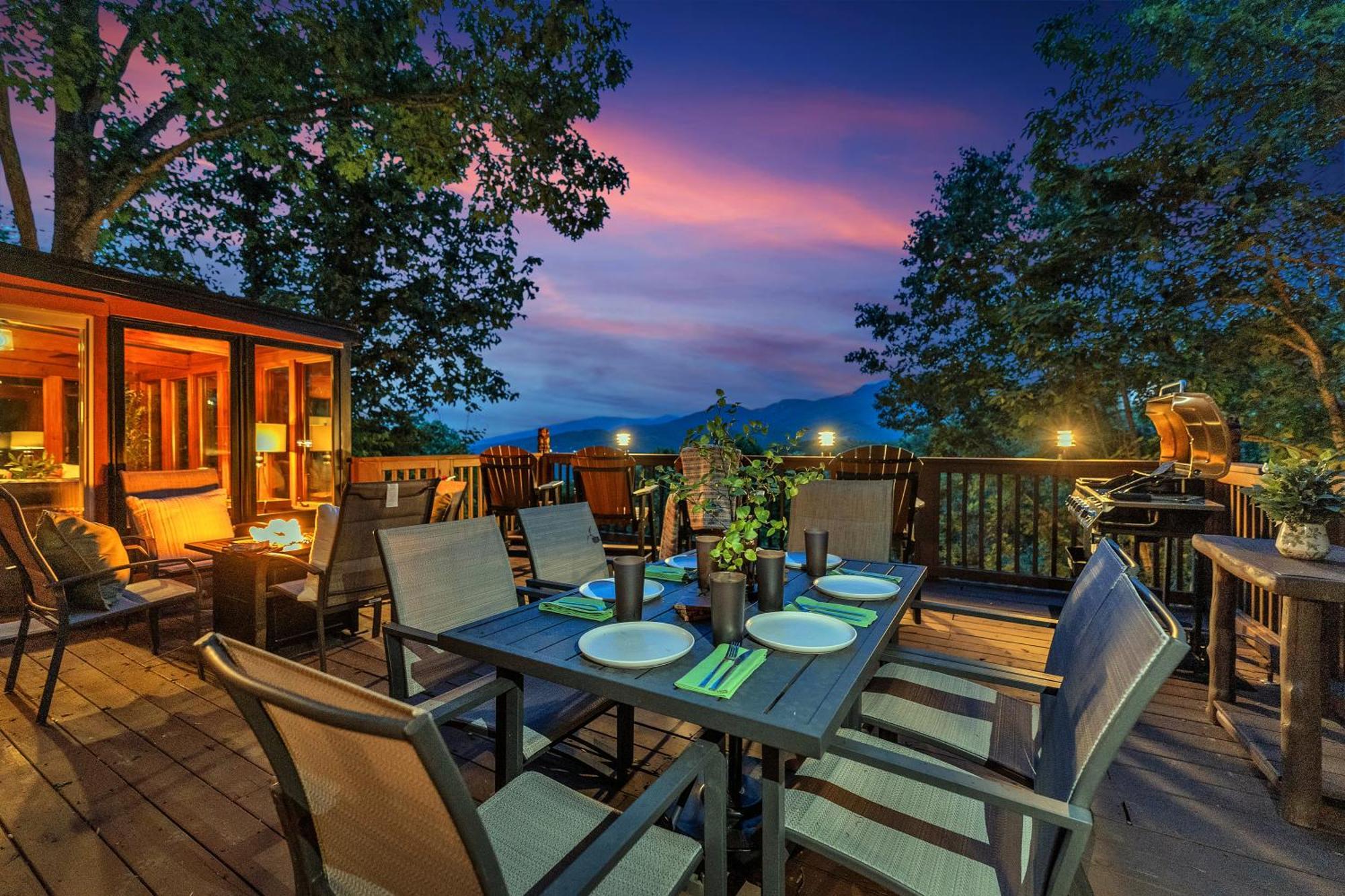 Family With Sauna, Hottub, Heavenly Views! Mins To Downtown!