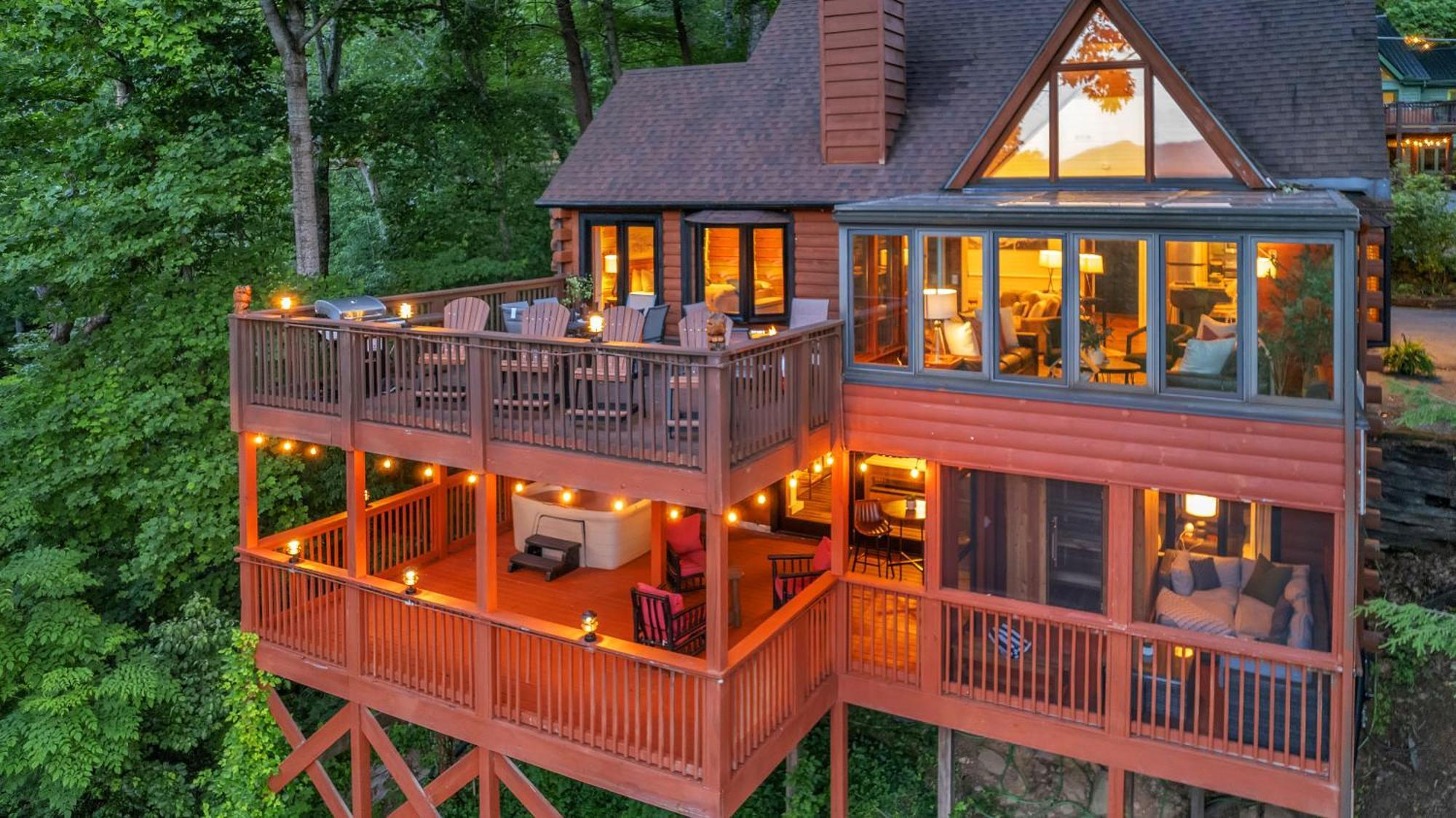 Family With Sauna, Hottub, Heavenly Views! Mins To Downtown! Chalet