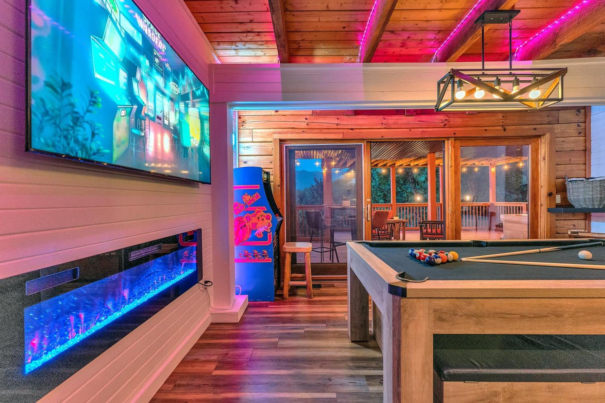 Family With Sauna, Hottub, Heavenly Views! Mins To Downtown! *