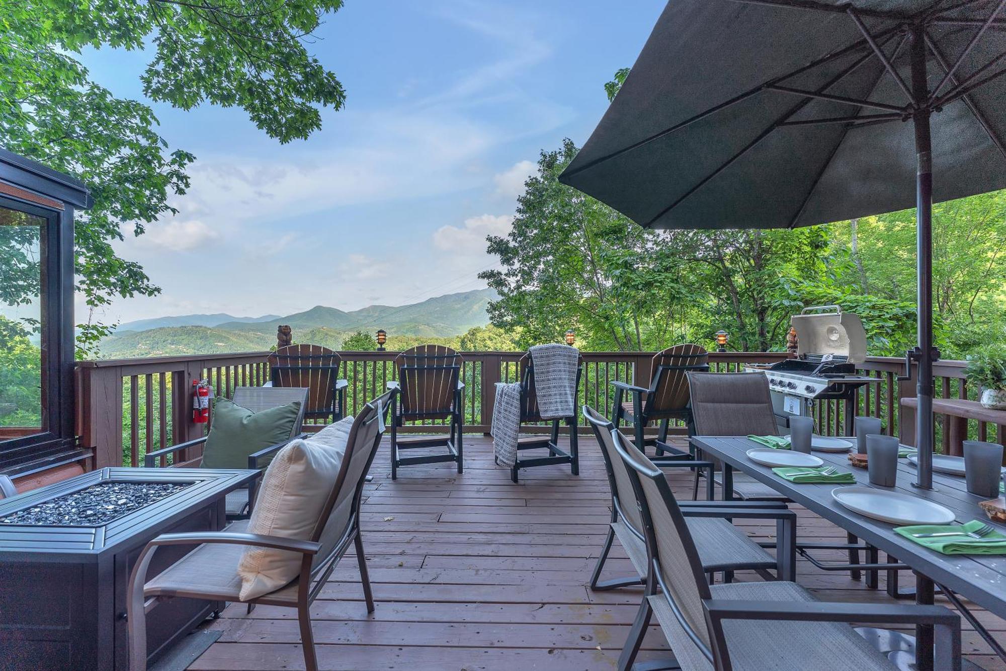 Family With Sauna, Hottub, Heavenly Views! Mins To Downtown! Chalet Gatlinburg